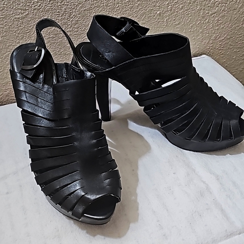 BLACK HEELS